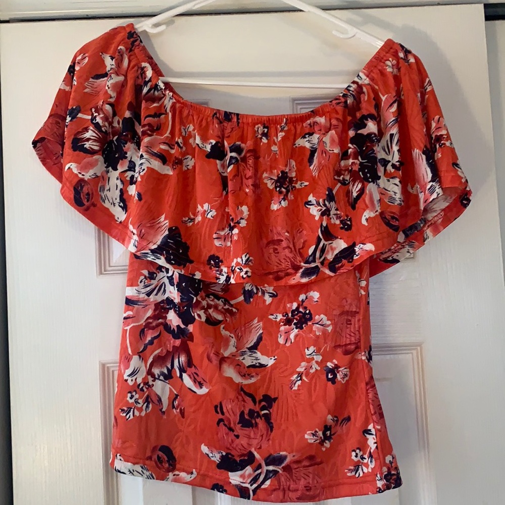 Floral, off the shoulder top! Size M